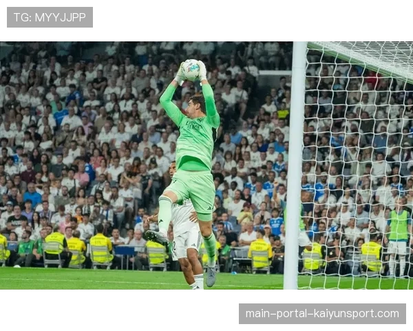 战术实时：布雷斯特高位逼抢显效，洛里昂门将出球频受压迫